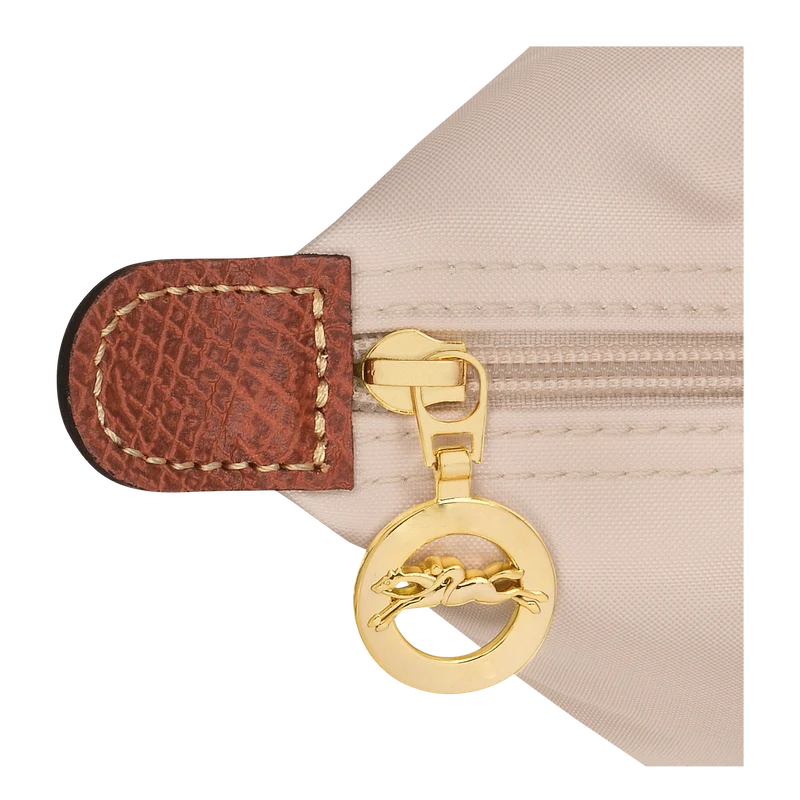 Le Pliage Medium Tote Bag in Paper close-up showing gold-tone zipper and brown trim